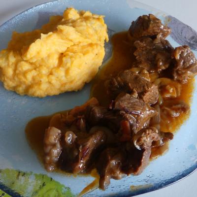 Bourguignon au cidre, tomates et purée de Butternut