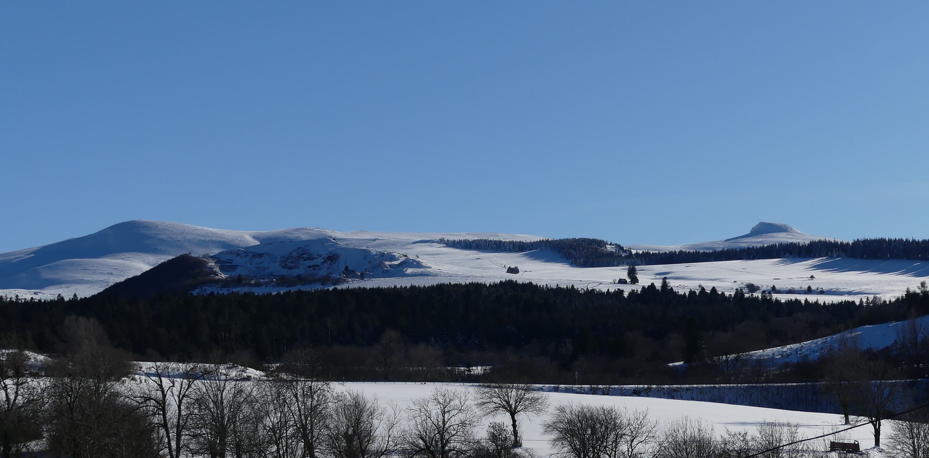 Vue du village - Puy du Vivanson et Banne d'Ordanche