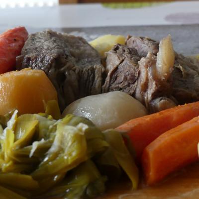 Pot eau feu et légumes du jardin